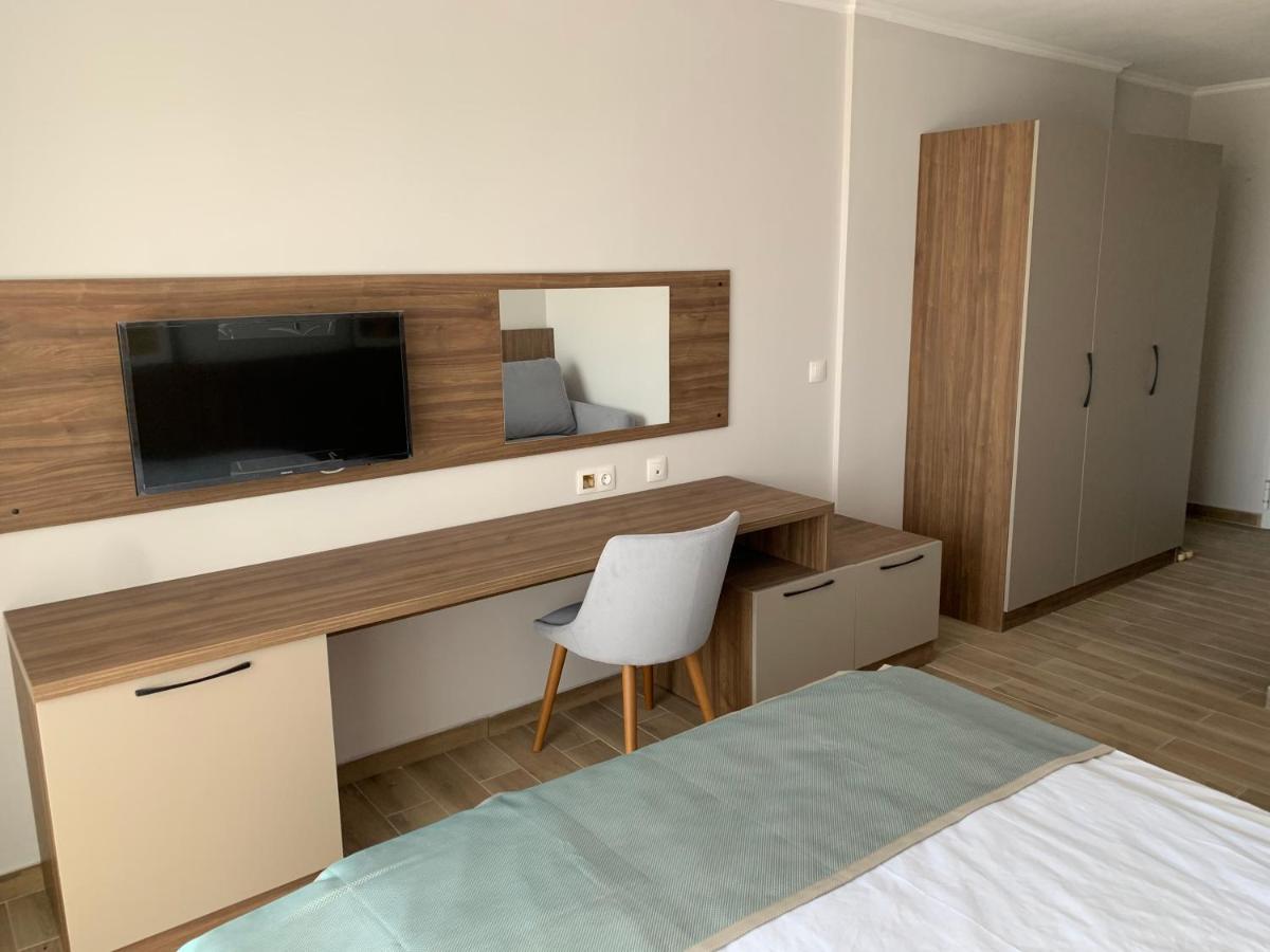 Cinema Hotel Primorsko Buitenkant foto