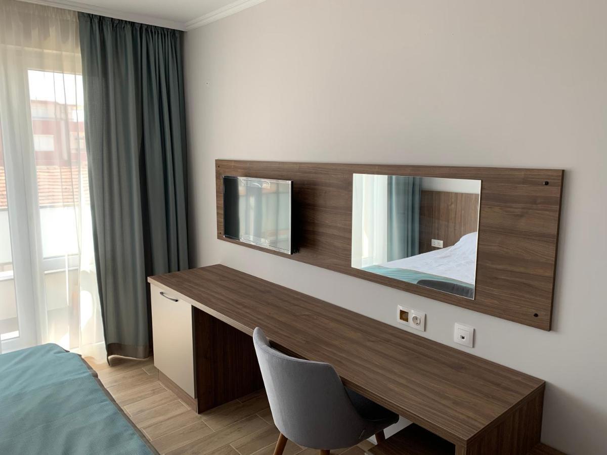 Cinema Hotel Primorsko Buitenkant foto