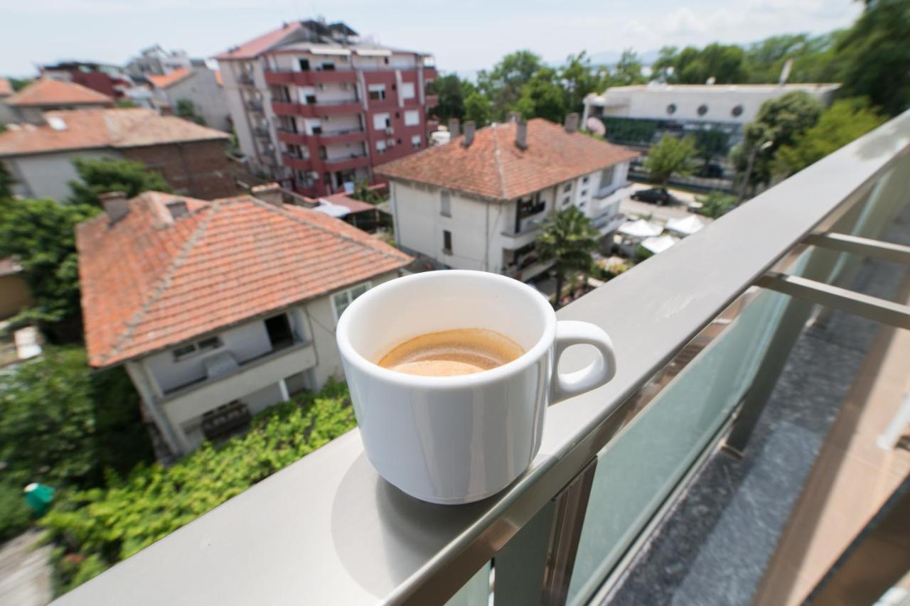 Cinema Hotel Primorsko Buitenkant foto