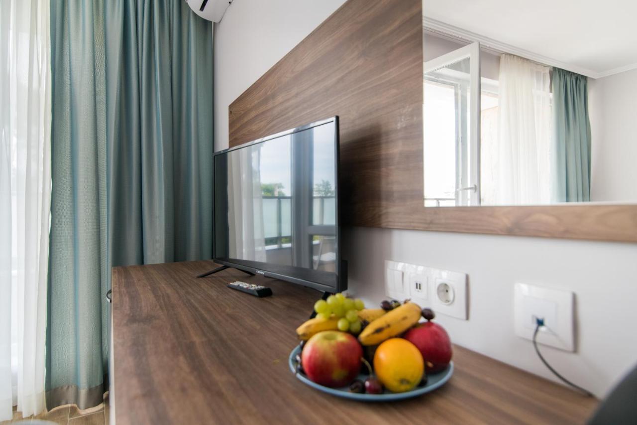 Cinema Hotel Primorsko Buitenkant foto
