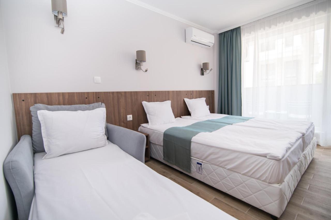 Cinema Hotel Primorsko Buitenkant foto