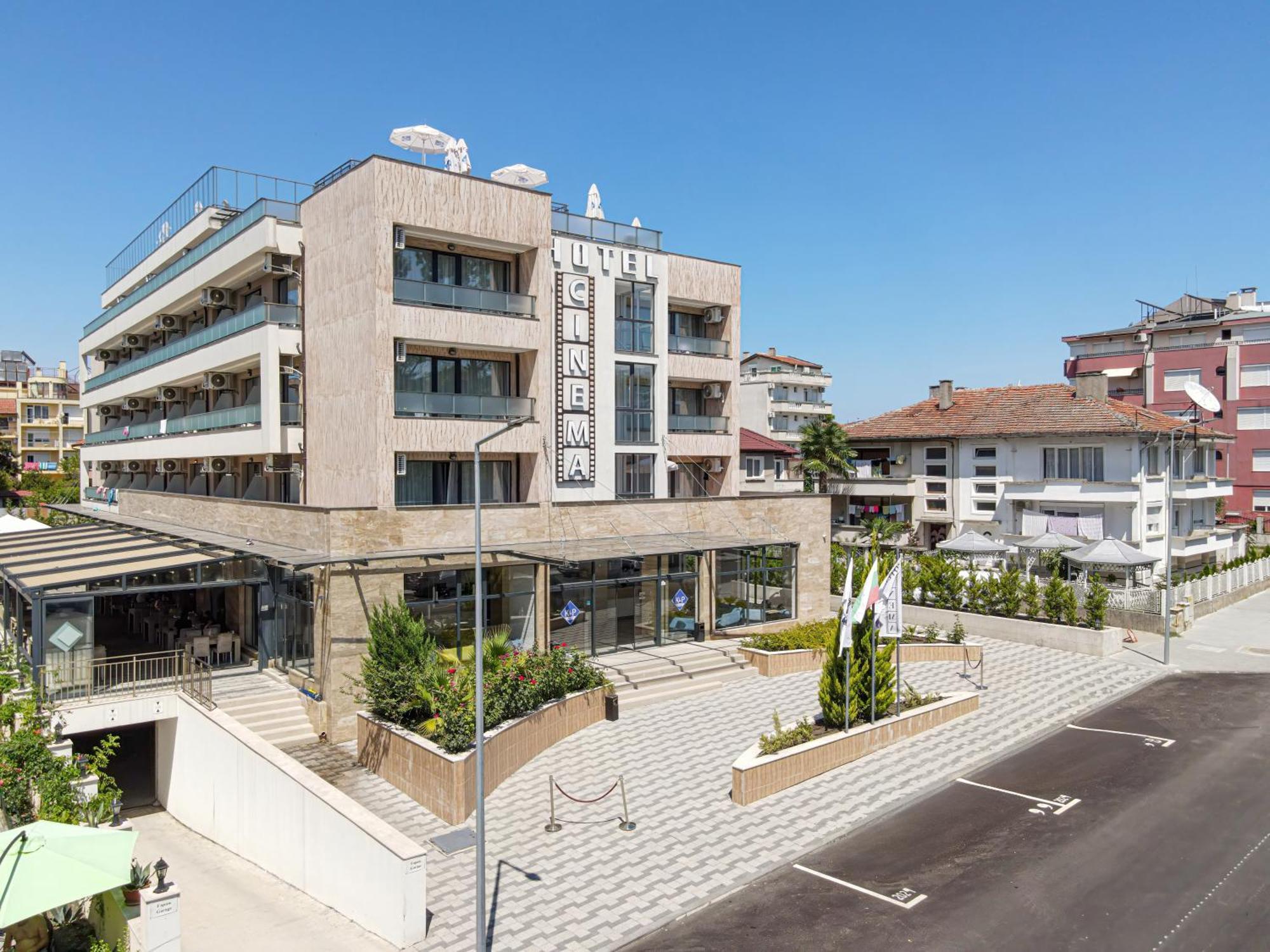 Cinema Hotel Primorsko Buitenkant foto