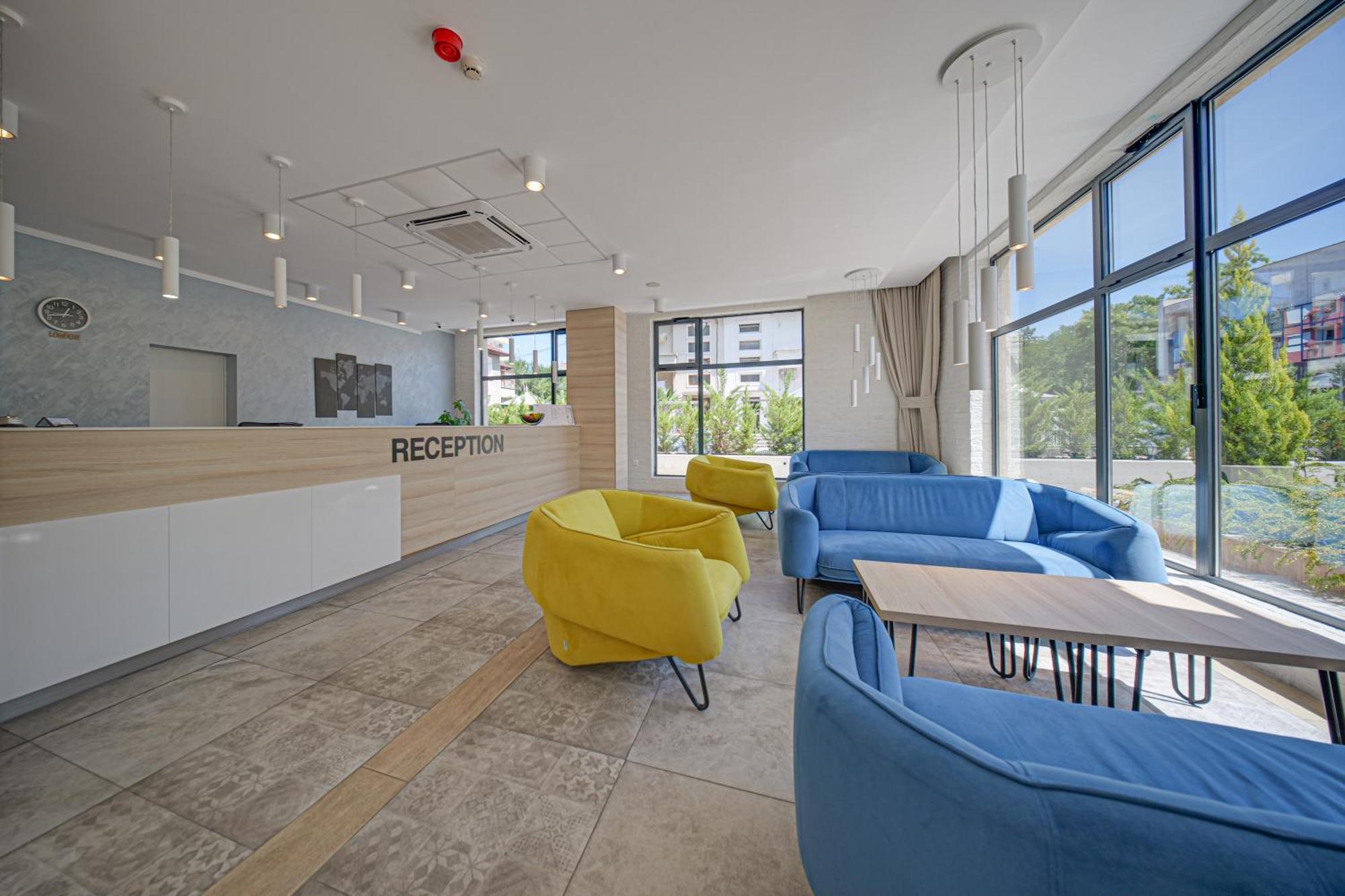 Cinema Hotel Primorsko Buitenkant foto